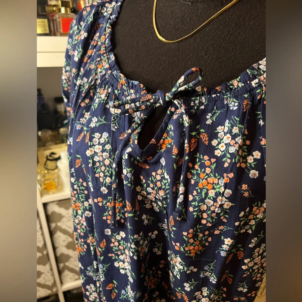 St. John’s Bay Floral Print Top Blouse with Elastic Sleeves and Neckline - Picture 4 of 8